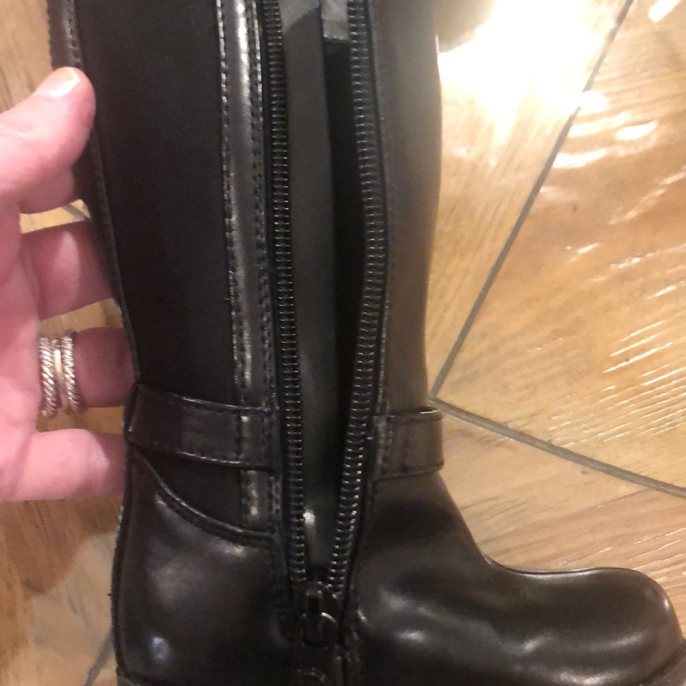 Boots - Picture 6 of 7